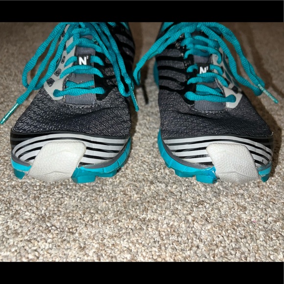 Like New Women’s Pearl Izumi EM N1 Trail Running Shoes in Teal and Gray Size 9 - Picture 4 of 6